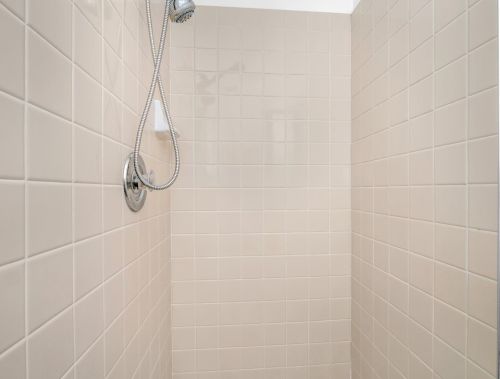 855 Mount Whitney Ave, Laton CA  93242-9724 exterior