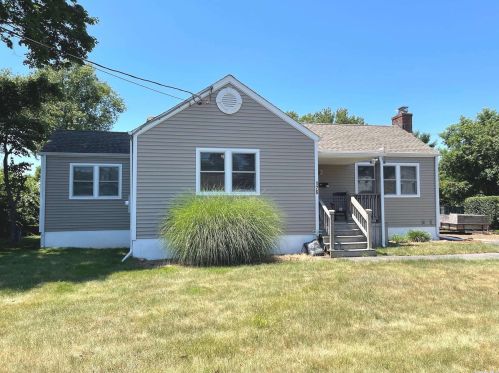 176 Half Hollow Rd, Deer Park, NY 11729-4217
