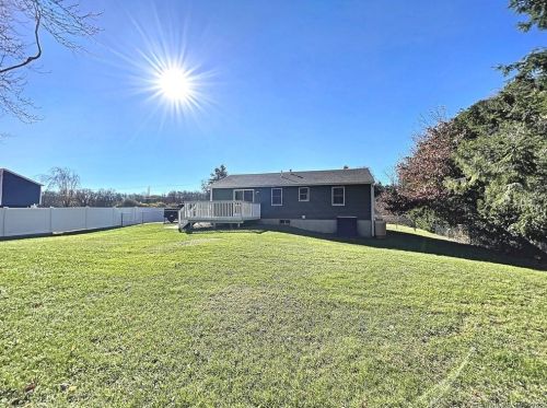 549 Parum Rd, Colchester, CT 06415-1932