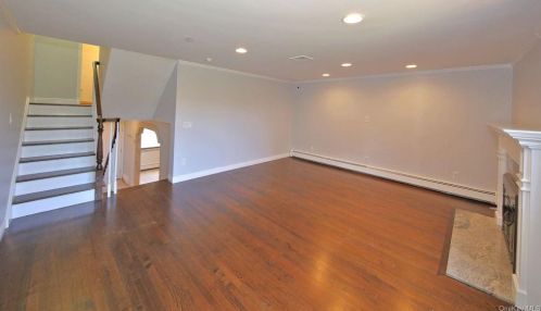 152 Brush Hollow Cres, Rye Brook NY  10573-1624 exterior