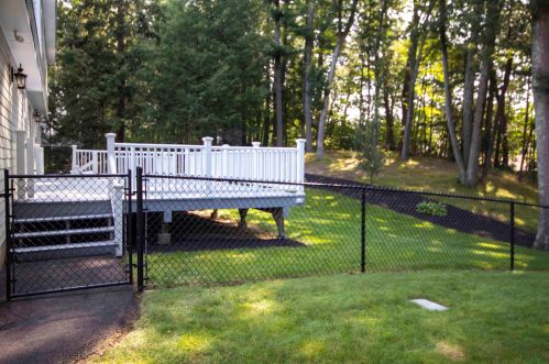 8 Cathedral Cir, Nashua NH 03063-2716 exterior