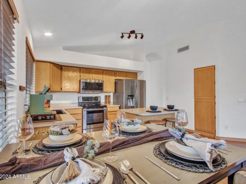 6428 Wahalla Ln, Glendale AZ 85308-5580 exterior