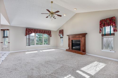 8526 Woodcreek Dr, Florence KY  41042-8237 exterior