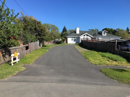 1648 Ronne Dr, Santa Rosa, CA 95404-5707