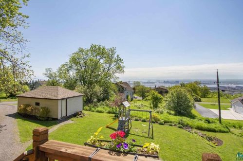 2806 13th St, Duluth, MN 55806-1117
