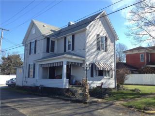 111 Main St, Uhrichsville, OH 44683-1830