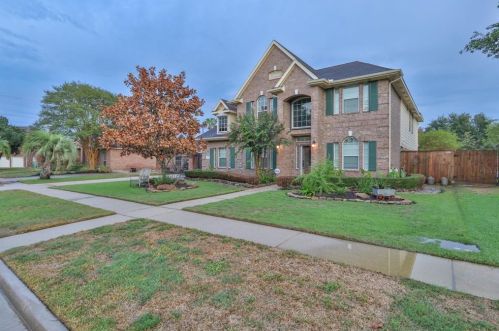 2225 Scenic Shore Dr, Taylor Lake Village, TX 77586-1673