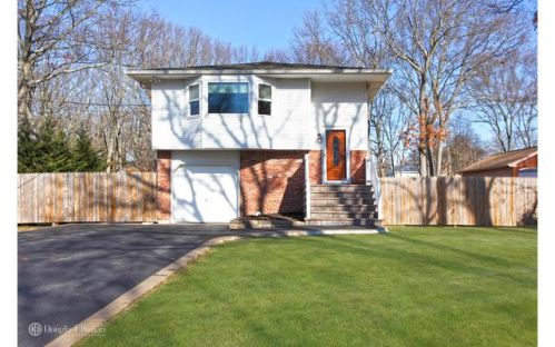 27 David St, Holbrook, NY 11741-1004