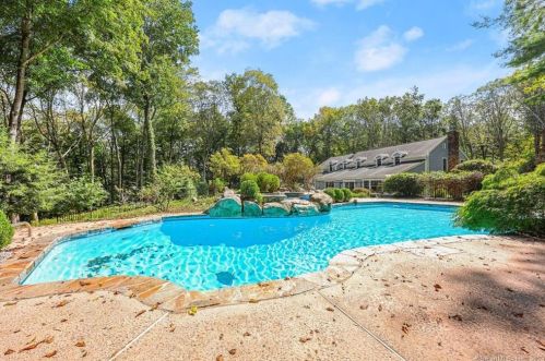 197 Deep Valley Rd, New Canaan CT  06840-2804 exterior