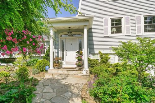 2554 Ridge St, Yorktown Hgts, NY 10598-3807