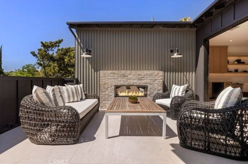 4955 Haskell Ave, Van Nuys CA  91436-1674 exterior