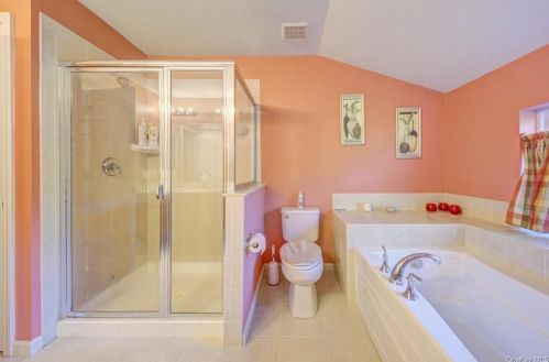 56 Putters Way, Middletown NY  10940-2664 exterior