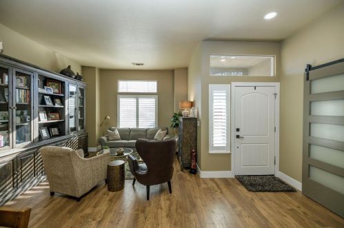 1955 Tuolumne Rd, Turlock CA  95382-8912 exterior