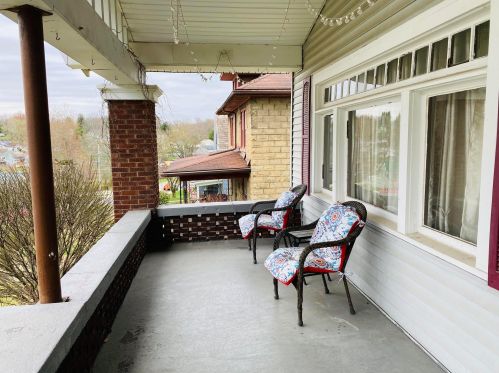 314 Brown St, New Lexington, OH 43764-1237