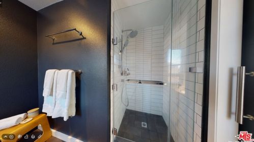 14711 Sherman Way, Van Nuys CA  91405-2215 exterior