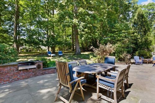 33 Springdale Rd, Scarsdale, NY 10583-7330