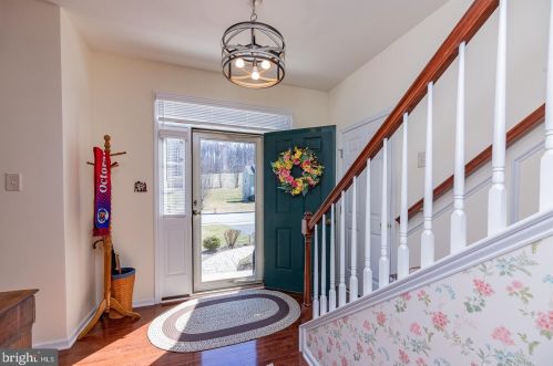 303 8th Ave, Parkesburg PA  19365-1359 exterior