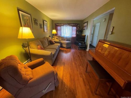 3871 Amundson Ave, Bronx NY  10466-5920 exterior