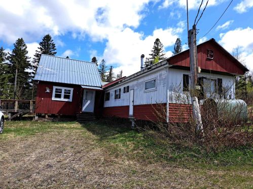 848 Diamond Pond Rd, Columbia NH  03576-5611 exterior