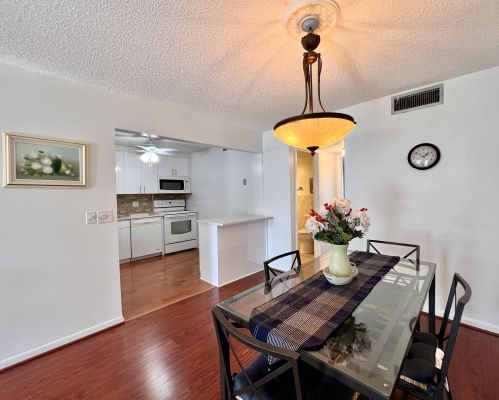 208 Wellington A, West Palm Beach FL  33417-2528 exterior