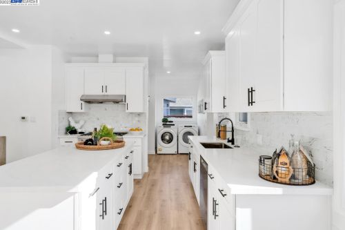 221 Cambridge Ave, San Leandro CA  94577-1825 exterior
