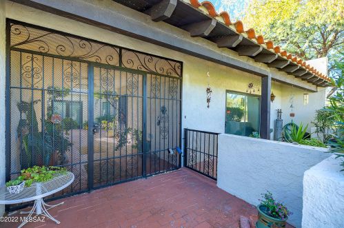 7547 Palm Cir, Tucson, AZ 85704-7021