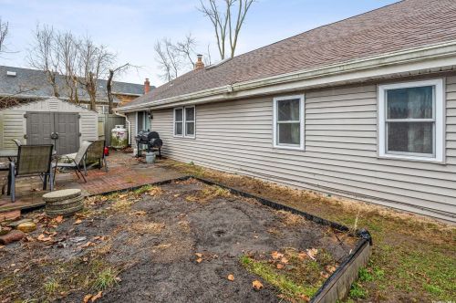 485 8 St, North Lindenhurst NY 11757-5521 exterior