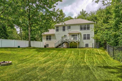 2 Spring Rd, Amherst NH  03031-1909 exterior