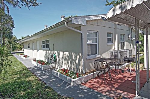 2147 Washington Ave, Naples, FL 34112-4609