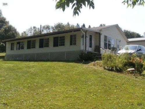 9475 Oakland Rd, Weedsport, NY 13166-9423