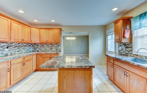 16 9th Ave, Manville NJ  08835-1512 exterior