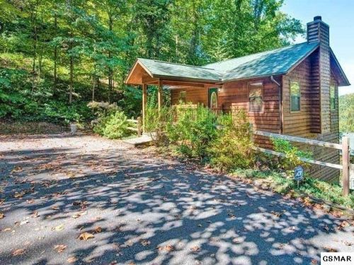 344 Hilltop Rd, Gatlinburg, TN 37738-4809