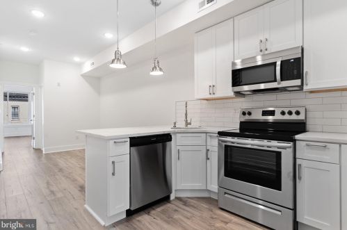 2844 Diamond St, Philadelphia, PA 19121-1208