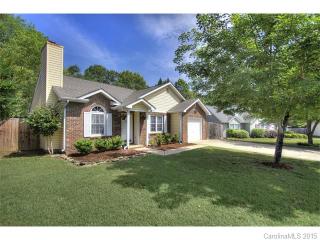 14016 Loch Loyal Dr, Charlotte, NC 28273-6610