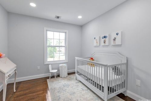 386 Silver St, Babylon NY  11704-4008 exterior