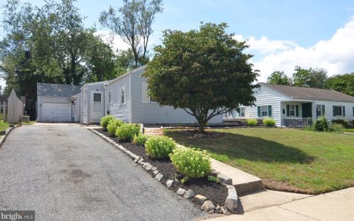 57 Robinson Dr, New Castle, DE 19720-1915