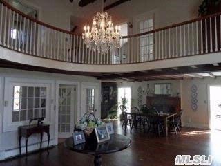 27 Cherry Ln, Smithtown, NY 11787-1721