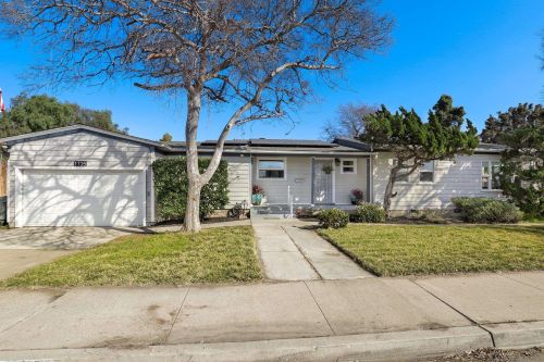 1735 Skyline Dr, Lemon Grove, CA 91945-4215