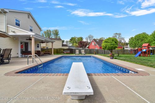 16 Galway Dr, Hazlet NJ  07730-1112 exterior