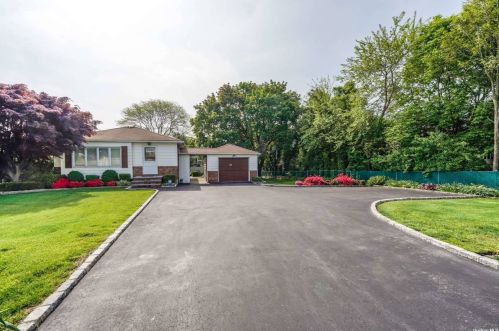 541 Elwood Rd, Elwood, NY 11731-4806