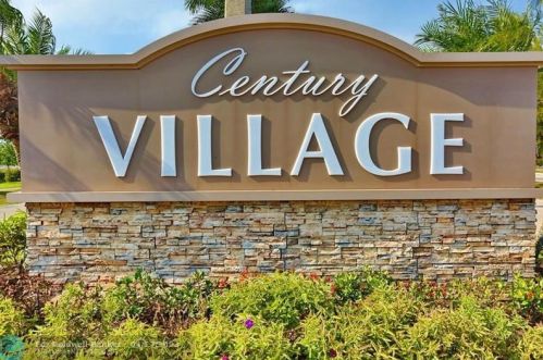 60 Easthampton C, West Palm Beach, FL 33417-1910