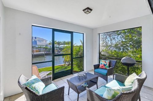 1330 Chesapeake Ave, Naples FL  34102-0509 exterior