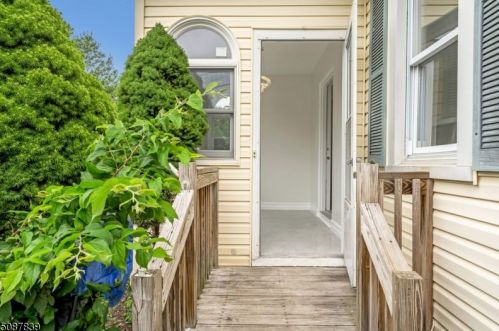 16 Dayton Cres, Bernardsville NJ  07924-2705 exterior