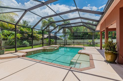 4008 Melbourne St, Fort Pierce, FL 34953-5954