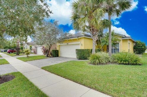 9833 Eastbrook Cir, Fort Pierce FL  34987-2431 exterior