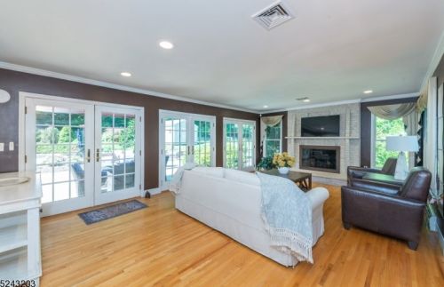 19 Marisa Ct, West Milford NJ  07480-3000 exterior