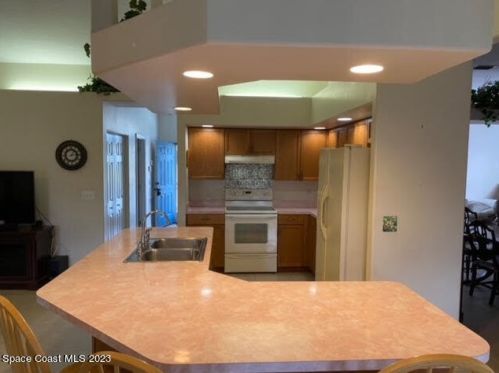 882 Majestic Ave, Sebastian FL  32958-6014 exterior