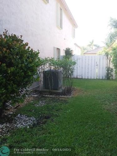 19250 12th Mnr, Hollywood FL  33029-4504 exterior