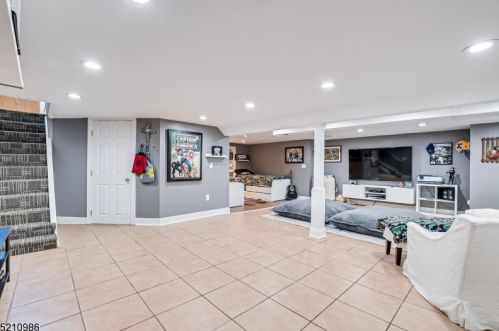 112 20th Ave, Manville NJ  08835-1640 exterior