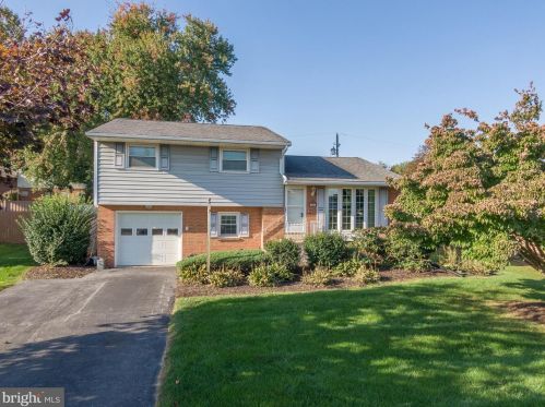 104 Wesley Dr, Navy Sup Dpt, PA 17055-3541